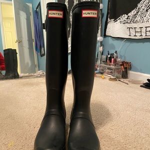 Tall matte black hunter boots 9